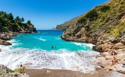 La Baia di Ieranto es una cala apartada que, según se dice, fue el hogar de las sirenas de Homero (Foto: BBC)