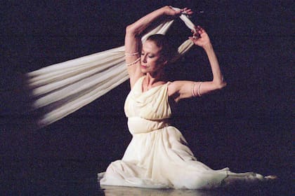 La bailarina rusa interpretó con 70 años Isadora Duncan, en 1996