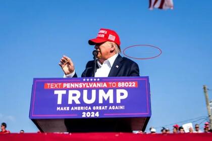 La bala acaba de rozar la oreja de Trump (Doug Mills, New York Times)