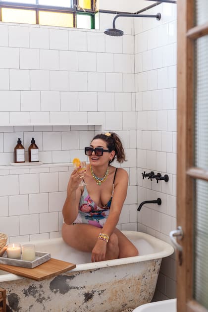 “La bañadera fue un buen capricho mío. Cargamos el agua una vez, al estilo inglés antiguo, y nos bañamos los tres. ¡Lo lindo que es!”.