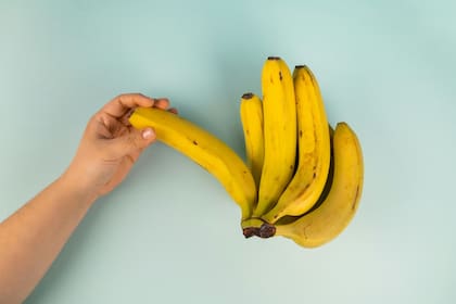 La banana mantiene un lugar destacado en la alimentación diaria por su riqueza en fibras y nutrientes dentro de un esquema de consumo variado
