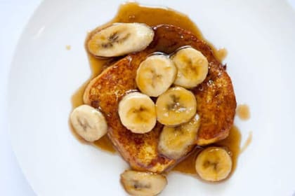 La banana se puede consumir sola o en distintas preparaciones