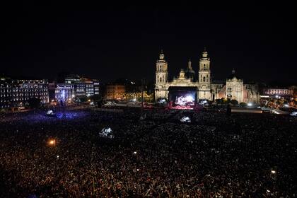 La banda argentina de rock Los Fabulosos Cadillacs se presentó en un concierto gratuito en el Zócalo de la Ciudad de México el sábado 3 de junio de 2023. (Foto AP/Aurea Del Rosario)