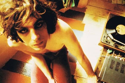 Syd Barrett fue separado de Pink FLoyd en 1968 debido a su problemas con las drogas y un cuadro de esquizofrenia