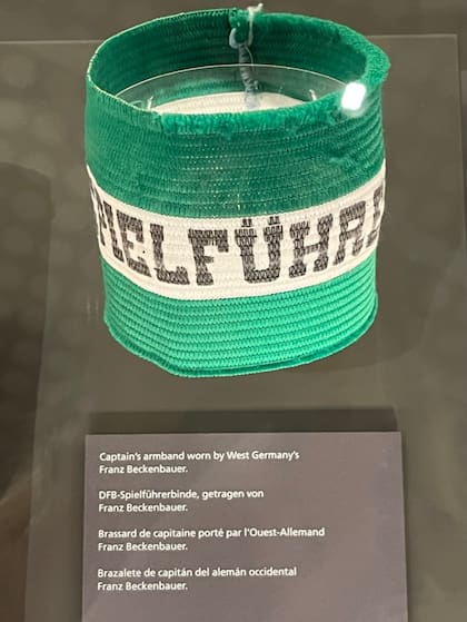 La banda de capitán de Beckenbauer.
