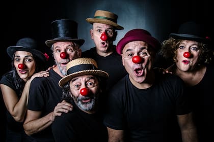 Una de las tantas formaciones de La banda de la risa, con Claudio Da Passano entre sus filas