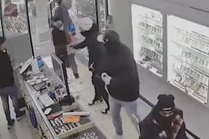 La banda de la silla de ruedas saqueó una joyería en Quilmes