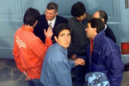 La banda de los horneros junto a su abogado, Fernando Burlando