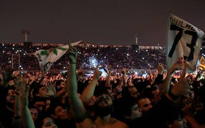 La banda de rock La Renga se presentó esta noche en el estadio de Huracán, ante casi 100 mil personas