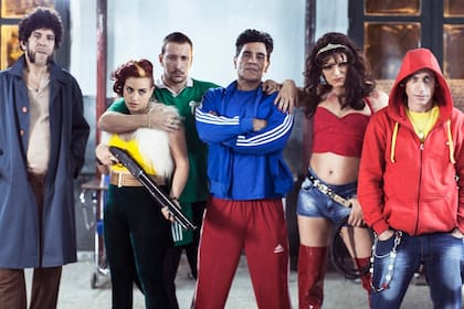 La Banda del Nafta Súper, una Liga de la Justicia del Conurbano Bonaerense.