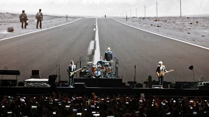 La banda irlandesa U2, una fiesta en La Plata para más de 50 mil personas