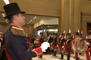 La sorpresiva aparición de los Granaderos que generó emoción en Constitución