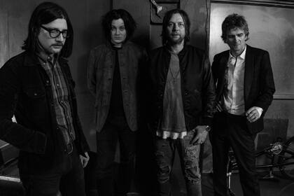 La banda The Raconteurs se reúne luego de ocho años y publica un nuevo disco