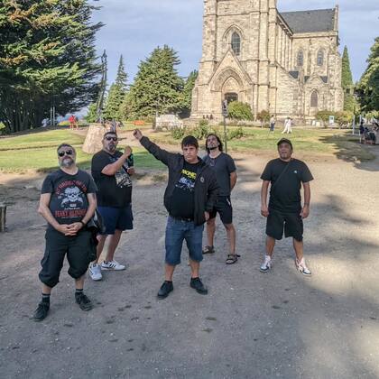 La banda todavía unida, en enero