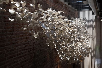 La Bandada, obra del ceramista Santiago Lena