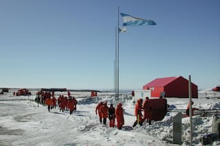 ¿Cuántas bases administra la Argentina en la Antártida?
