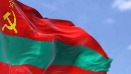 La bandera de Transnistria es la única en el mundo que aún incluye una hoz y un martillo, símbolos de la Unión Soviética