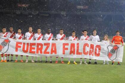 La bandera para el Tigre Falcao de River