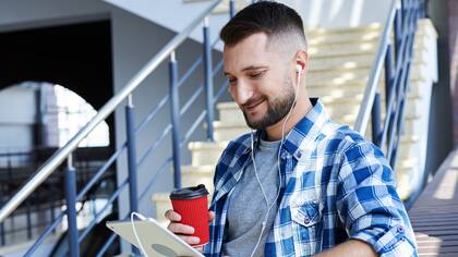 La barba degradé baja la cantidad de las orejas al mentón