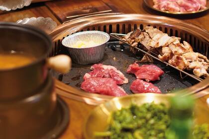 La barbacoa coreana tradicional es un imperdible de este restó