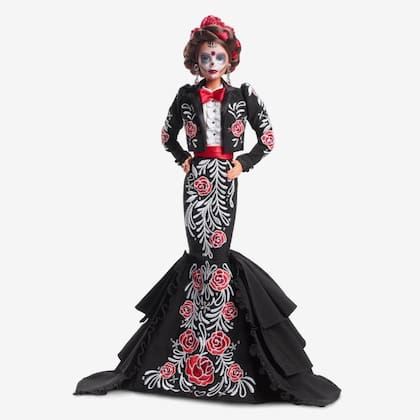 La Barbie Día de Muertos de 2022 fue una colaboración con el diseñador Benito Santos