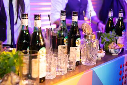 La barra a puro Fernet no poda faltar en el festejo del evento lanzamiento del concurso.