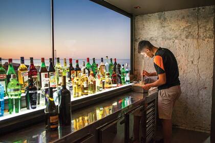 La barra con vista al río de Morena