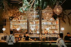 Día del Bartender: cómo se inspiran, sus errores iniciales y qué hacen cuando les piden “algo rico, pero no tan dulce”