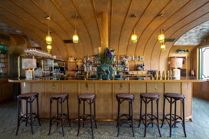 La barra de Tigre, uno de los puntos fuertes de la nueva propuesta, está diseñada en un estilo vintage tropical.