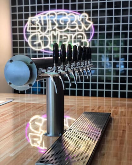 La barra del local de Boedo, el primer Burger Couple a la calle (Foto: Instagram @burgercouple.co)