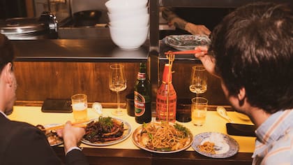 La barra es uno de los espacios más convocantes de la cantina.