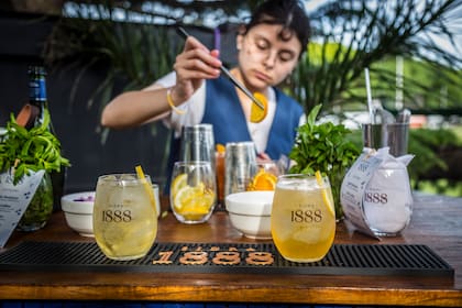 La barra más convocante y una propuesta de coctelería fresca y botánica especialmente creada para la ocasión.