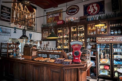 La barra, rescatada de otro bar