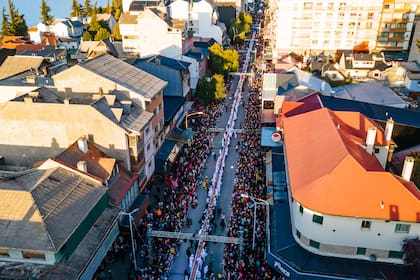La barra se realiza con más de dos toneladas de chocolate líquido