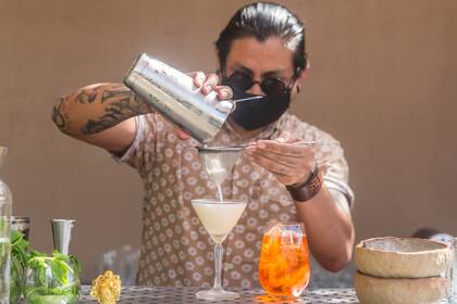 La barra, siempre activa.