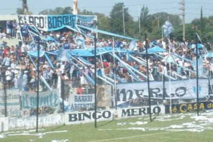 La barrabrava de Argentino de Merlo agredió salvajemente a un jugador del club