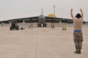 EE.UU. inicia un repliegue preventivo en una base militar clave de Medio Oriente tras las amenazas de Irán