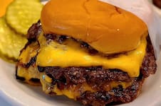 Cómo hacer una hamburguesa perfecta: los cinco tips de uno de los grandes referentes del mundo