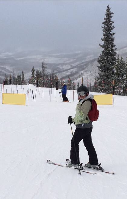 La base está a 3527 metros de altura y el día de esquí va desde las 8 hasta las 15