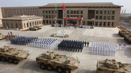 La base naval china en Yibuti, a la entrada del Mar Rojo y el Canal de Suez, ha causado controversia
