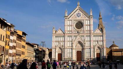 La Basílica de Santa Croce es uno de los lugares más emblemáticos y visitados de Florencia