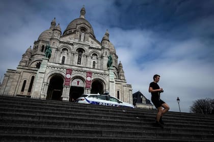 La Basílica del Sagrado Corazón de Montmartre, cerrado para creyentes, agnósticos y ateos