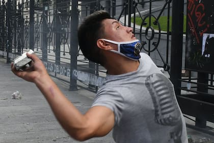 La batalla contra los policías