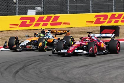 La batalla entre Lando Norris y Charles Leclerc por el segundo puesto, mano a mano