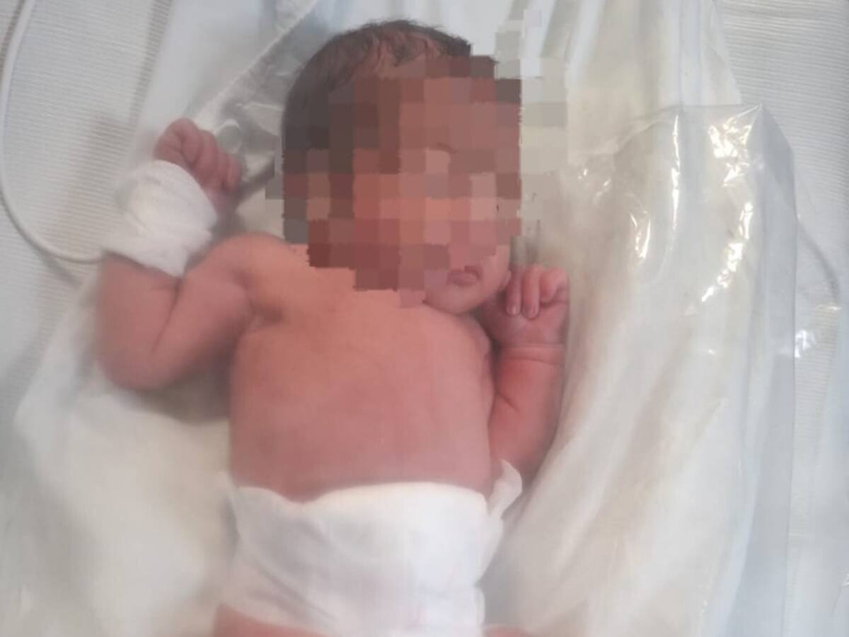 Um bebê recém-nascido foi resgatado de uma lata de lixo em San Martin Um bebê recém-nascido foi resgatado de uma lata de lixo em San Martin