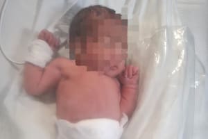 Una bebé recién nacida fue rescatada de un cesto de basura en San Martín