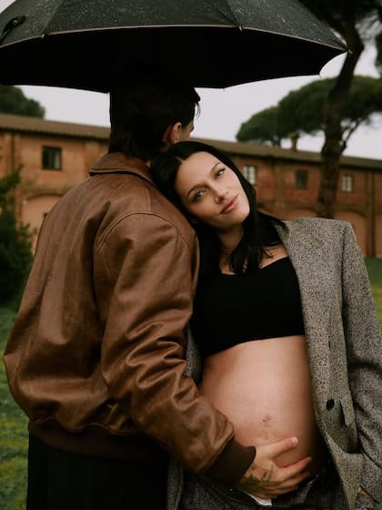 La bebé nació en el Hospital Gemelli de Roma (Fuente: Instagram/@orianasabatini y @paulodybala)