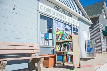 La biblioteca de Cortland fue testigo del revuelo que sufrióel pueblo (DeKalb County Community Foundation)