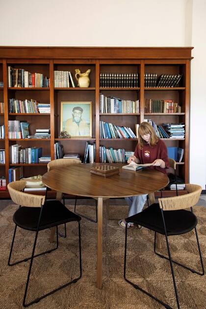 La biblioteca está especializada en temáticas de la región.