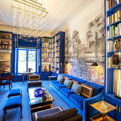 La biblioteca tiene decoraciones en tonos azules (Foto: Instagram @queen.maxima / @koninklijkhuis)